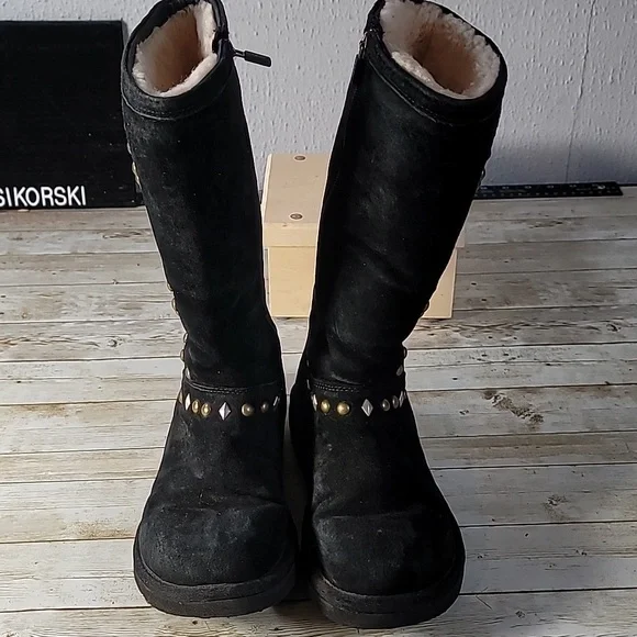 Ugg Avondale 3330 Studded Black Suede Sheepskin Lined Boots Size US‎ 6 - Picture 9 of 10